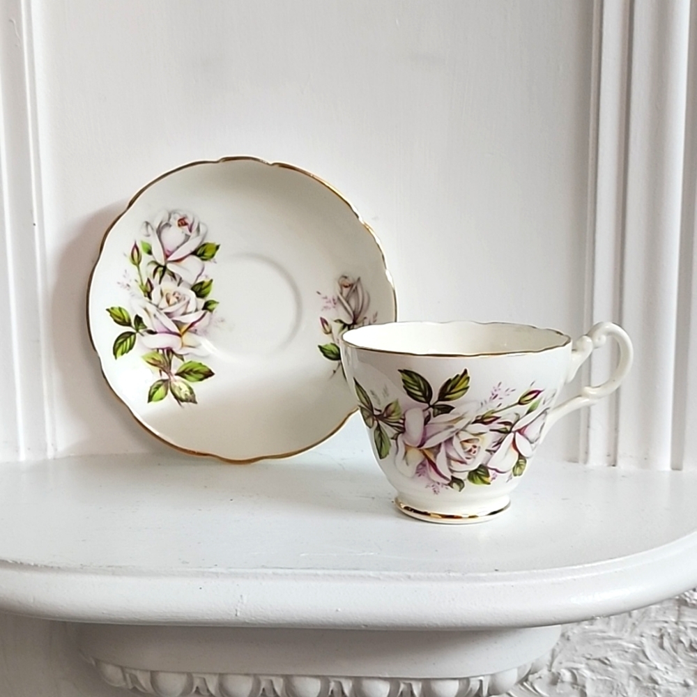 Grosvenor, Jackson, an Gosling Ltd., Bone China Teacup/Saucer, Floral Decoration